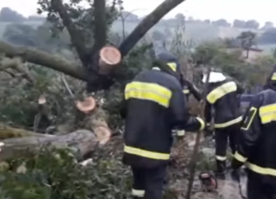 Maltempo, esondazioni e frane nel Lecchese: fango, detriti e sfollamenti