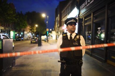 Gb: poliziotto assalito con machete a Londra, “escluso terrorismo”