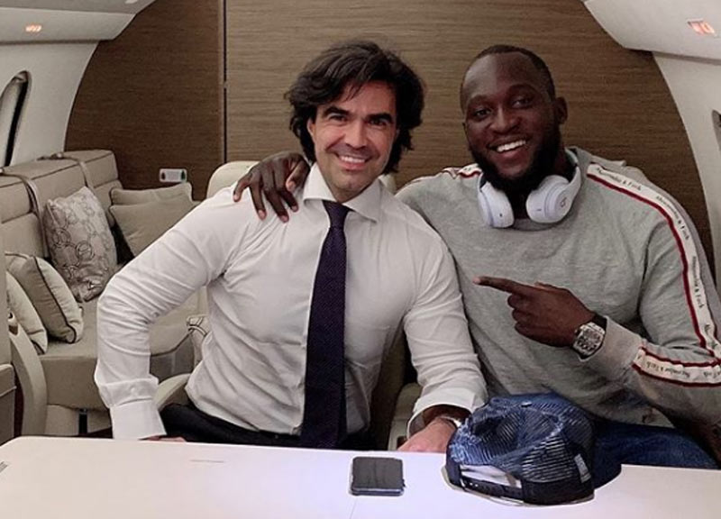 Lukaku a Milano: festa dei tifosi dell’Inter a Malpensa nella notte. I cori… Lukaku a Milano: festa dei tifosi dell’Inter a Malpensa nella notte. I cori…