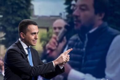 Spread a 240 con la crisi 5S-Lega. Milano maglia nera. Banche ed energia ko