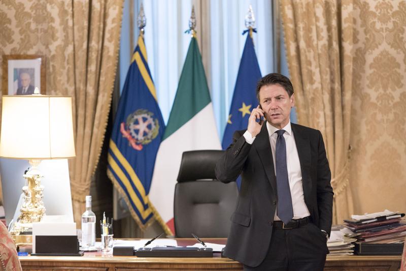 Governo, Conte sfida Salvini. E valuta anche la discesa in campo (col M5s?) Governo, Conte sfida Salvini. E valuta anche la discesa in campo (col M5s?)