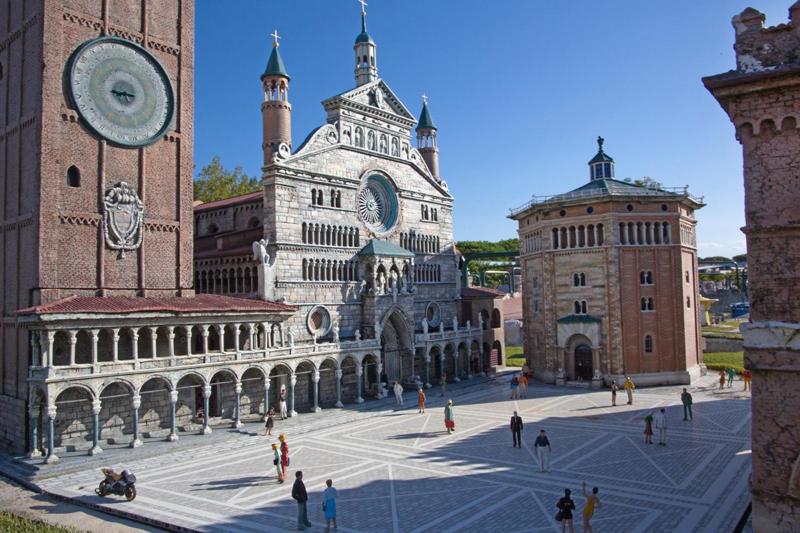 Italia in Miniatura, un viaggio emozionante in una mappa a 3D Italia in Miniatura, un viaggio emozionante in una mappa a 3D