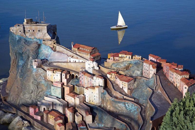 Italia in Miniatura, un viaggio emozionante in una mappa a 3D Italia in Miniatura, un viaggio emozionante in una mappa a 3D