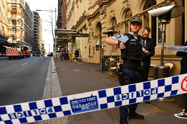 Sydney, assale passanti con coltello: arrestato