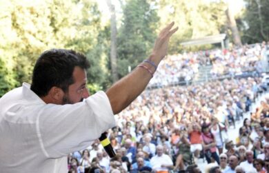 Salvini contestato da chi canta “Bella Ciao”, ma ha le raccomandazioni…