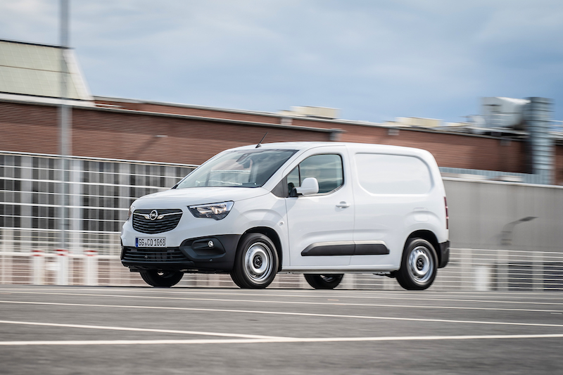 Opel Combo Cargo, con il sistema Surround Rear Vision addio angolo cieco