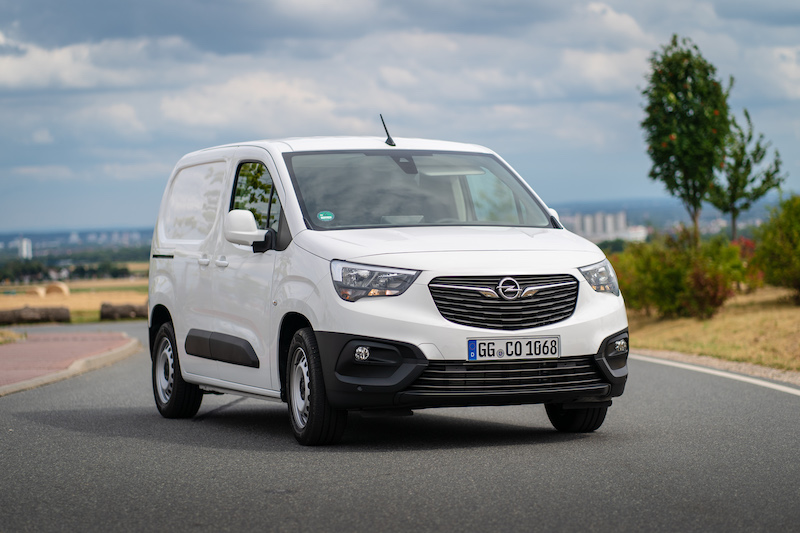 Opel Combo Cargo, con il sistema Surround Rear Vision addio angolo cieco