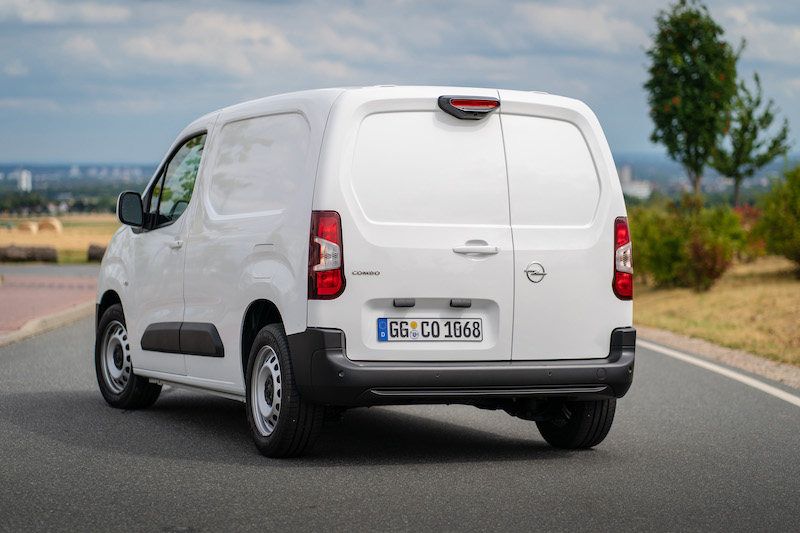 Opel Combo Cargo, con il sistema Surround Rear Vision addio angolo cieco