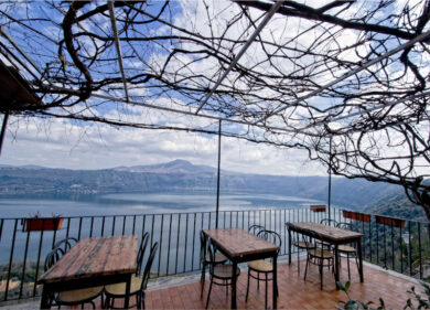 Mistero a Castel Gandolfo, sparisce nelle acque del lago: ritrovato cadavere