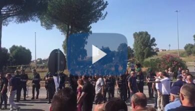 Funerali Diabolik, in 6.000 al Divino Amore: tensione tra famiglia e polizia
