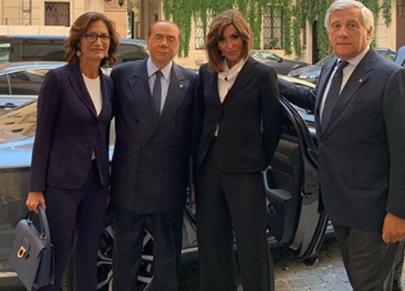 Berlusconi: “Governo di centrodestra o voto. Indisponibili a alleanze opposte” Berlusconi: “Governo di centrodestra o voto. Indisponibili a alleanze opposte”