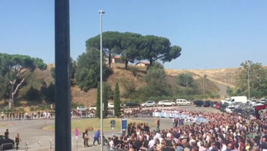 Funerali Diabolik, il saluto dei tifosi a Fabrizio Piscitelli