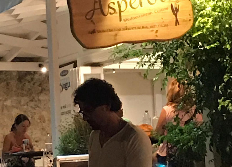 Galleria foto 'Crisi di governo, Toninelli in vacanza in Grecia? O è un sosia?' - foto 1