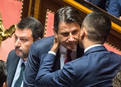 Di Maio, la crisi e il bacio col Pd: torna De Vito e dichiara guerra all’M5s