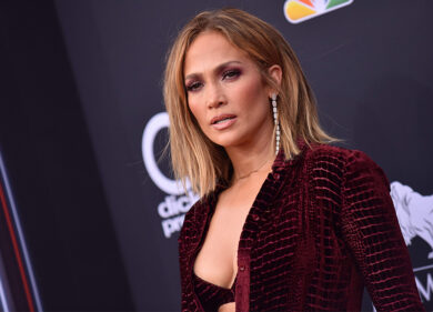 Ascolti Tv: nel cimitero della serata Auditel, brillano Techetechetè e In Onda