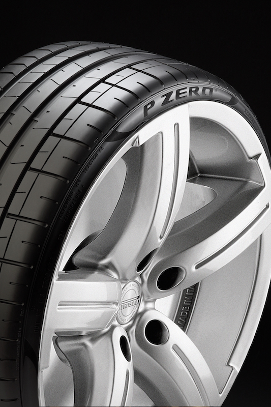 Pirelli P Zero supera i test di EVO Magazine Pirelli P Zero supera i test di EVO Magazine