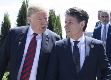 Governo, Trump: “Si mette bene per Giuseppe Conte. Speriamo rimanga premier”