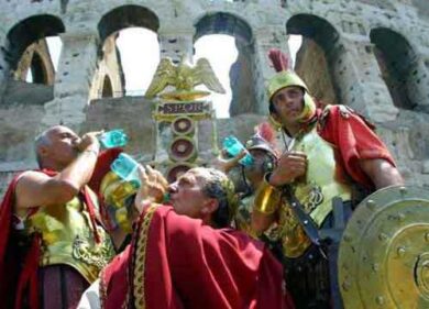 Colosseo: centurioni scatenati. Pure i carabinieri: multe per oltre 2 mila €