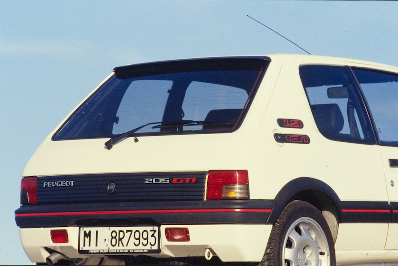 Dalla Peugeot 205 GTI alla GT Line PureTech 130 la storia continua Dalla Peugeot 205 GTI alla GT Line PureTech 130 la storia continua