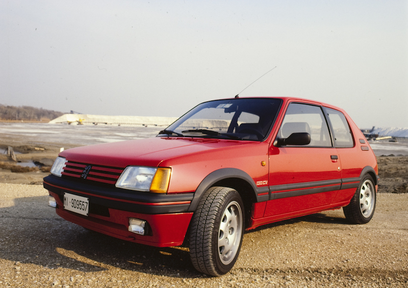 Dalla Peugeot 205 GTI alla GT Line PureTech 130 la storia continua Dalla Peugeot 205 GTI alla GT Line PureTech 130 la storia continua