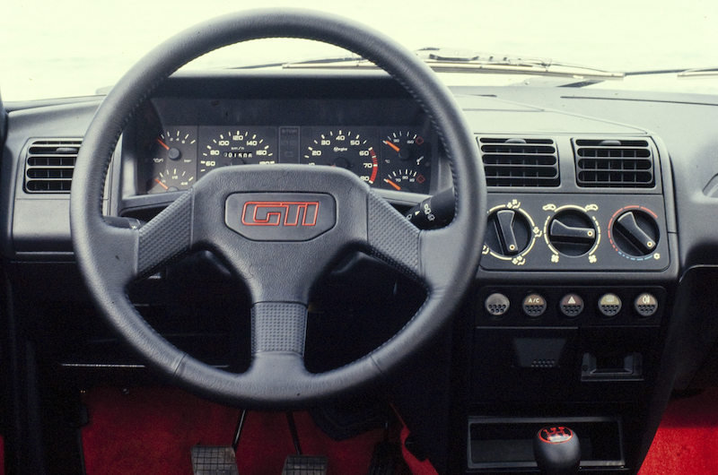 Dalla Peugeot 205 GTI alla GT Line PureTech 130 la storia continua Dalla Peugeot 205 GTI alla GT Line PureTech 130 la storia continua