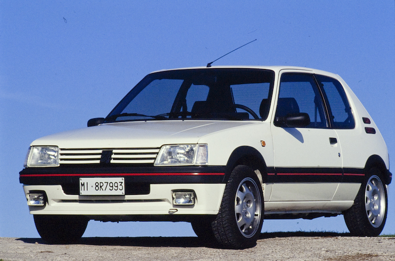 Dalla Peugeot 205 GTI alla GT Line PureTech 130 la storia continua Dalla Peugeot 205 GTI alla GT Line PureTech 130 la storia continua