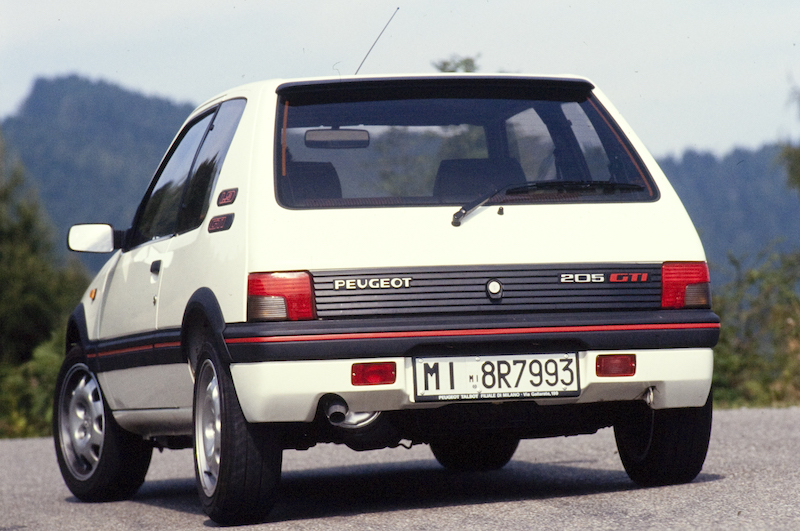 Dalla Peugeot 205 GTI alla GT Line PureTech 130 la storia continua Dalla Peugeot 205 GTI alla GT Line PureTech 130 la storia continua