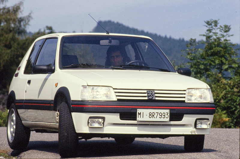Dalla Peugeot 205 GTI alla GT Line PureTech 130 la storia continua Dalla Peugeot 205 GTI alla GT Line PureTech 130 la storia continua