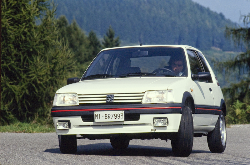 Dalla Peugeot 205 GTI alla GT Line PureTech 130 la storia continua Dalla Peugeot 205 GTI alla GT Line PureTech 130 la storia continua