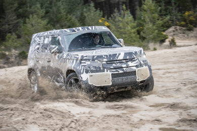 Nuova Land Rover Defender in viaggio verso Francoforte