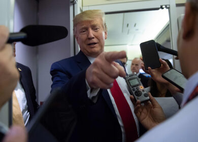 Usa, Trump caccia l’assistente. “Ha violato la privacy con i media”