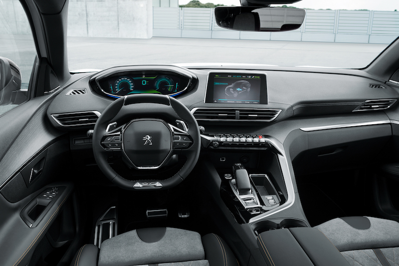 PEUGEOT, debutta la 3008 GT HYBRID4 300 cv e 59 km in elettrico