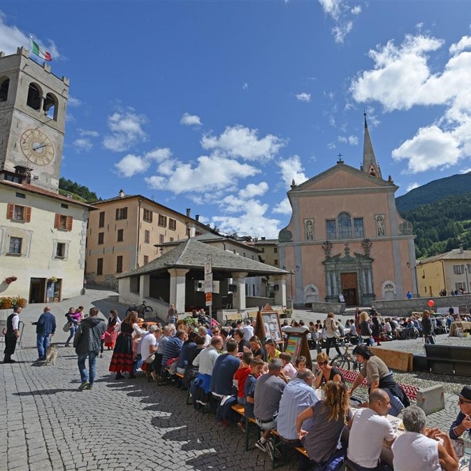 Weekend a Bormio per la pizzoccherata più lunga del mondo. FOTO Weekend a Bormio per la pizzoccherata più lunga del mondo. FOTO