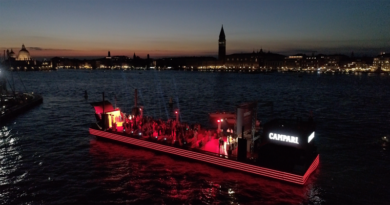 Ferzan Özpetek presenta Venetika sulla piattaforma galleggiante Campari