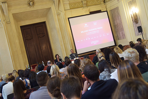 MILANO FASHION WEEK anteprima moda donna, sostenibilità per il 2020. MILANO FASHION WEEK anteprima moda donna, sostenibilità per il 2020.