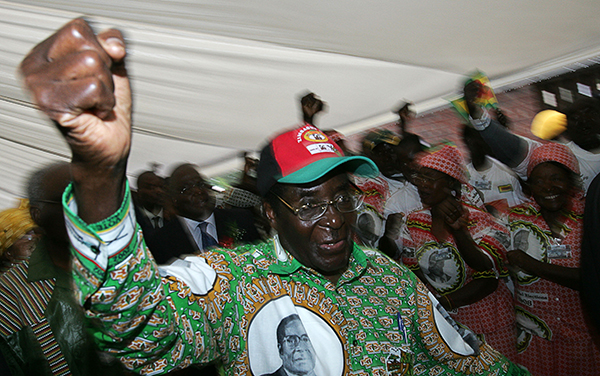 Zimbabwe, morto il padre fondatore Mugabe. Primo presidente post-indipendenza Zimbabwe, morto il padre fondatore Mugabe. Primo presidente post-indipendenza