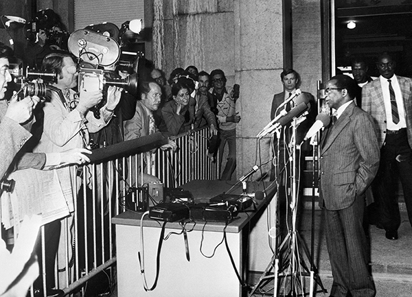 Zimbabwe, morto il padre fondatore Mugabe. Primo presidente post-indipendenza Zimbabwe, morto il padre fondatore Mugabe. Primo presidente post-indipendenza