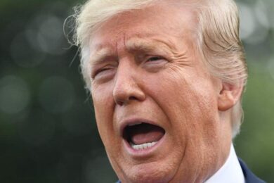 Hong Kong, manifestanti a Trump: “Salvaci tu”