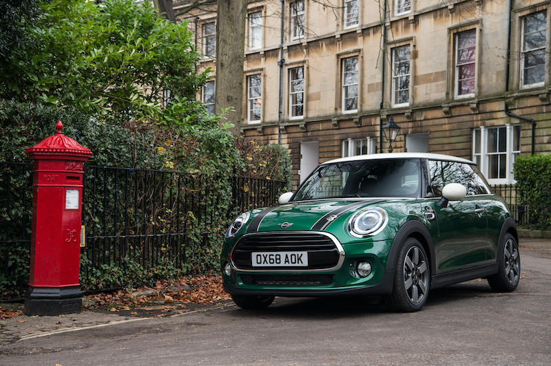Mini: 60 anni di successi dalla regina a Hollywood Mini: 60 anni di successi dalla regina a Hollywood
