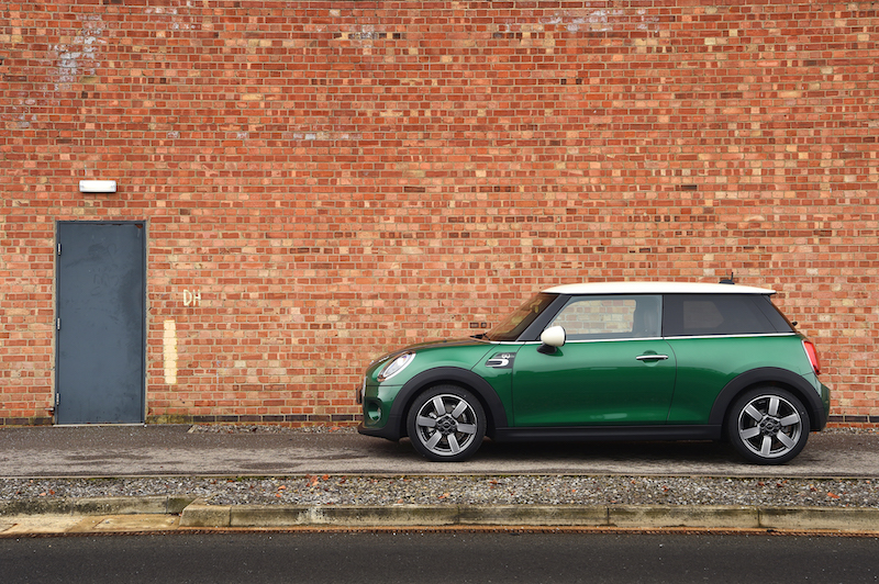 Mini: 60 anni di successi dalla regina a Hollywood Mini: 60 anni di successi dalla regina a Hollywood