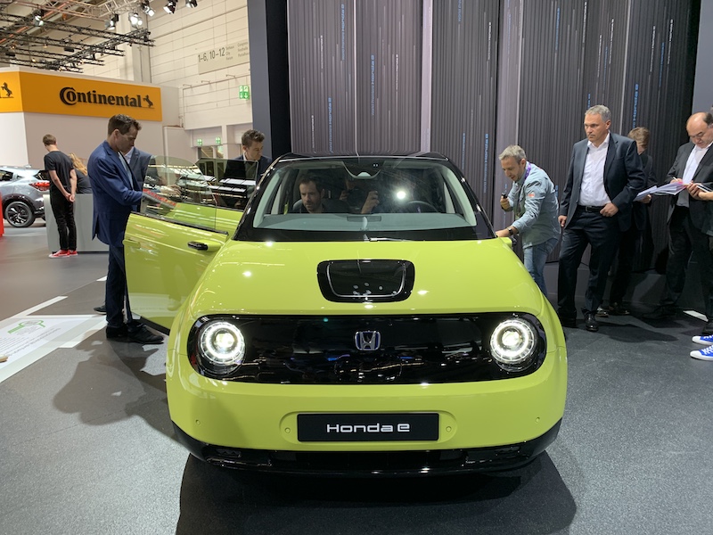 Francoforte 2019 accende la spina e… prende la scossa! Francoforte 2019 accende la spina e… prende la scossa!