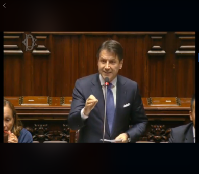 Conte, le cravatte a confronto tra Camera e Senato per la fiducia. VIDEO