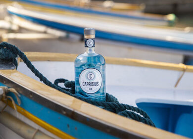Caprisius Gin, nasce il primo distillato ufficiale all’ombra dei Faraglioni