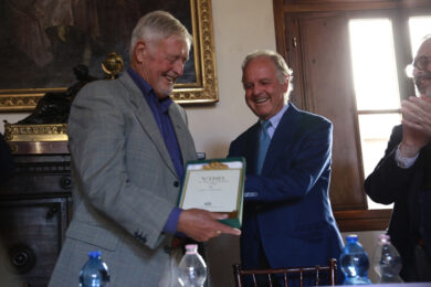 Burton Anderson riceve il premio dell’Istituto Grandi Marchi a Firenze