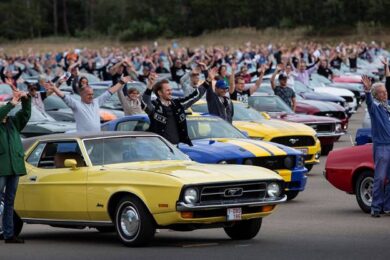 Nuovo record mondiale per la parata di Ford Mustang