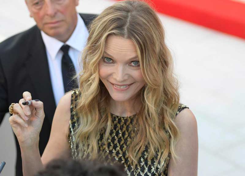 Angelina Jolie e Michelle Pfeiffer a Roma, tutti fermi per Maleficent secondo