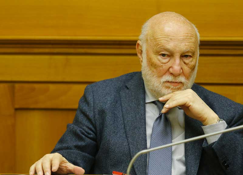 Sergio Mattarella al capezzale di Roma. De Masi presenta il libro dei mali Sergio Mattarella al capezzale di Roma. De Masi presenta il libro dei mali