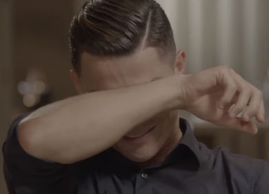 Cristiano Ronaldo scoppia in lacrime in tv: “Non ha visto chi sono diventato”