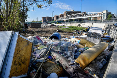 Nomadi impazziti: inseguiti si rifugiano nel campo. Sassi sui carabinieri