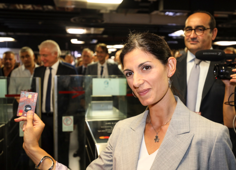 Atac scopre il contactless nelle metro di Roma. Ma a Milano c’è già dal 2018 Atac scopre il contactless nelle metro di Roma. Ma a Milano c’è già dal 2018
